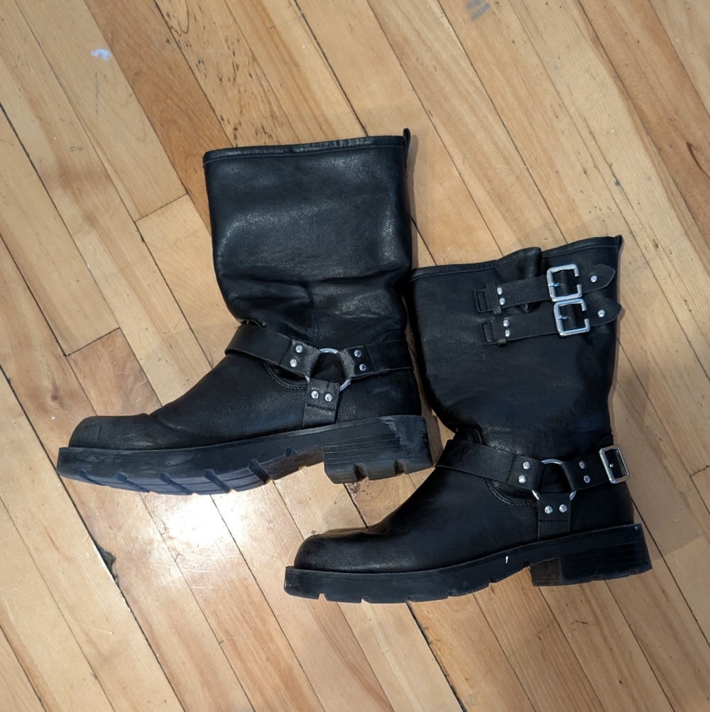 Sleek Black Moto Boots with Buckle Accents